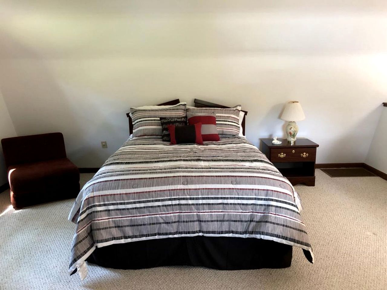 Peaceful Riverfront Cottage Rental near the Chesapeake Bay in Virginia