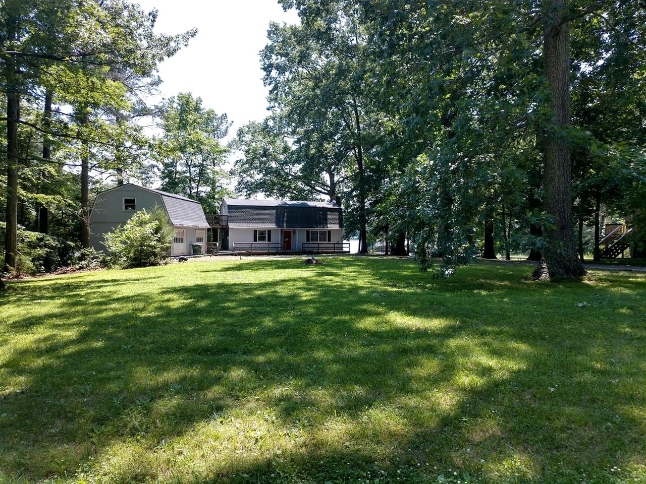 Peaceful Riverfront Cottage Rental near the Chesapeake Bay in Virginia