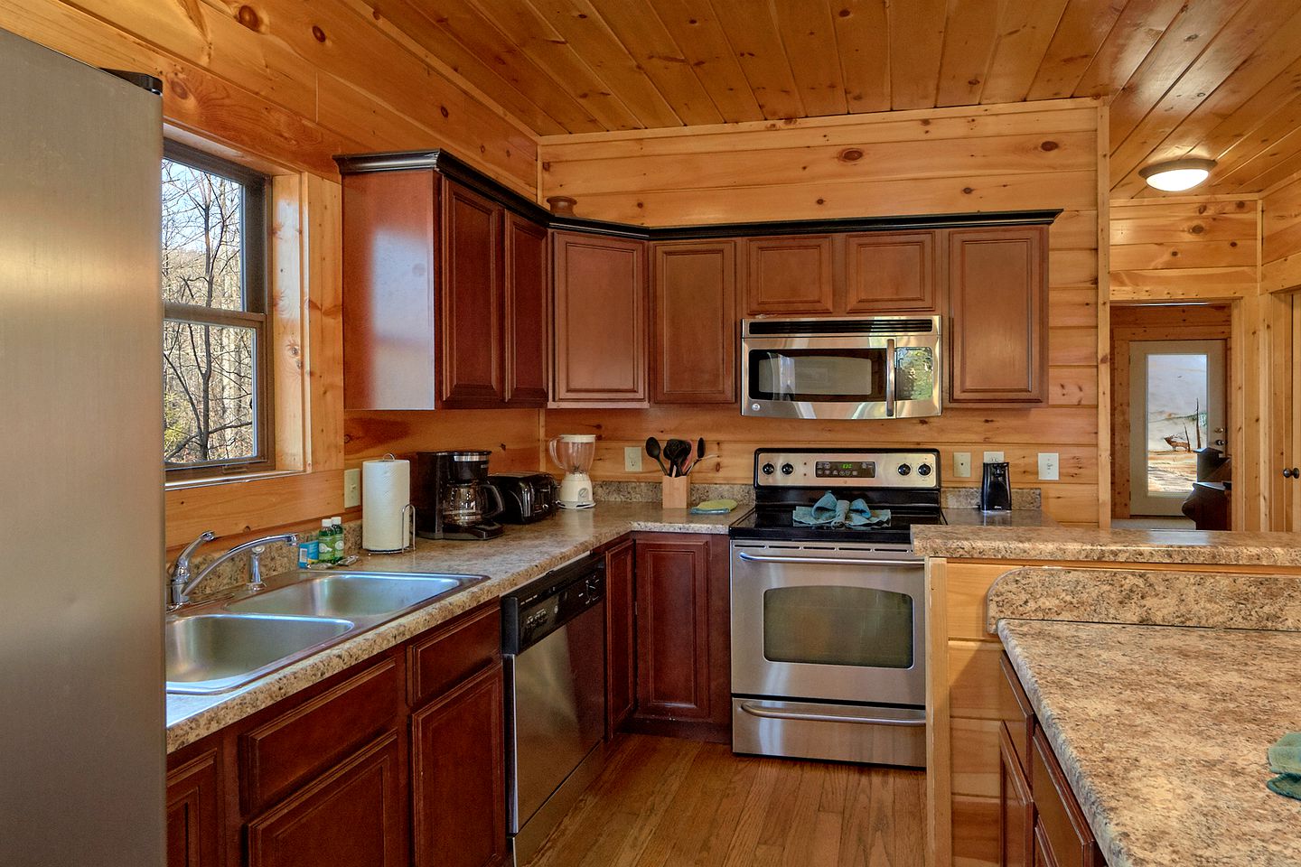 Spacious Cabin Rental with a Games Room for a Family Getaway in the Smokies, Tennessee