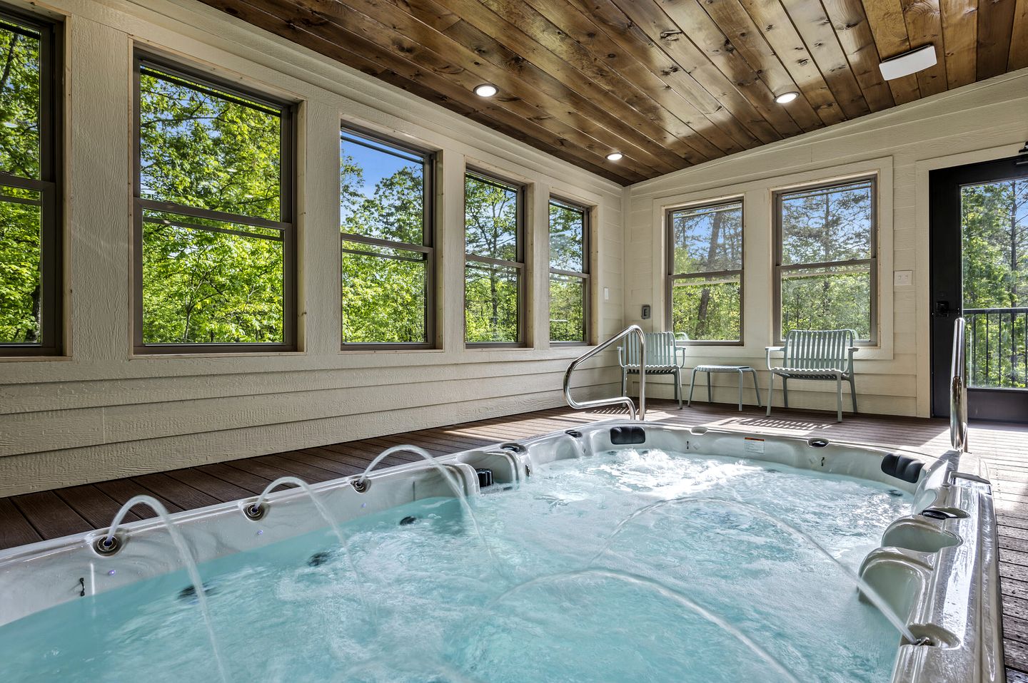 Luxurious Cabin in the Mountains with Game Room in Sevierville, Tennessee