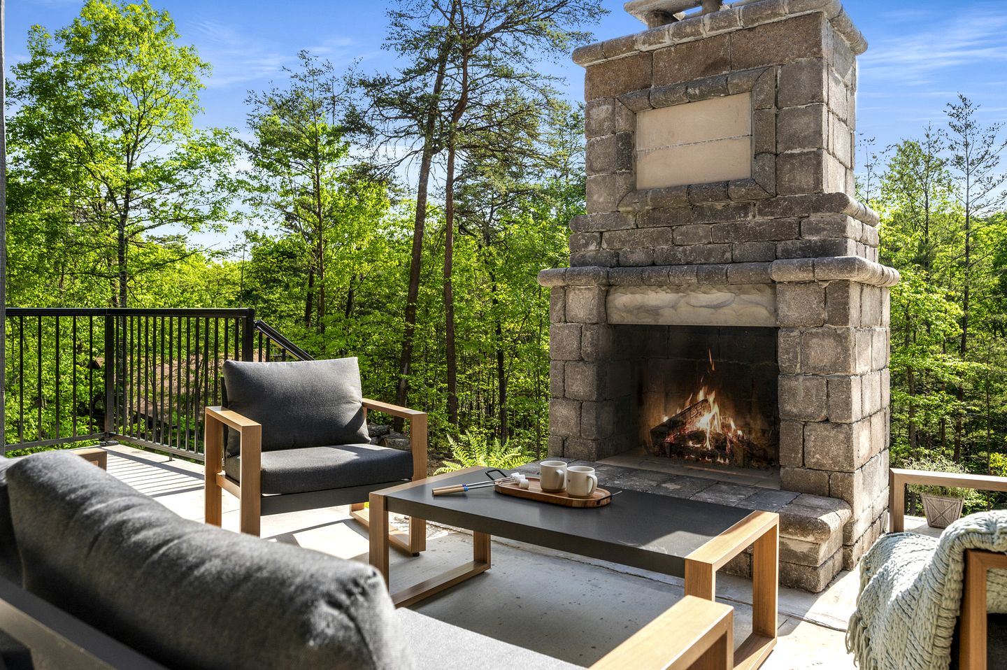 Luxurious Cabin in the Mountains with Game Room in Sevierville, Tennessee