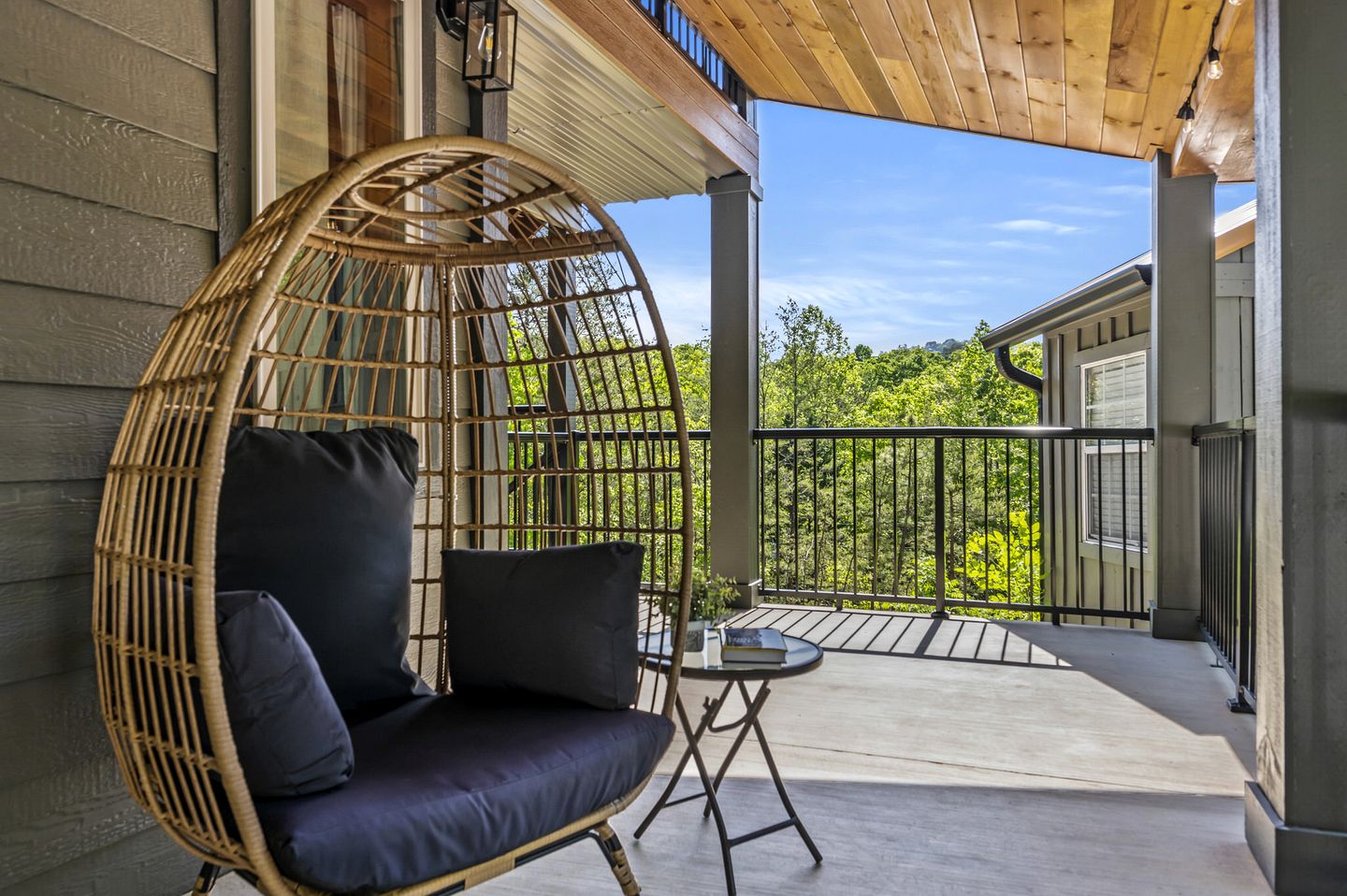Luxurious Cabin in the Mountains with Game Room in Sevierville, Tennessee
