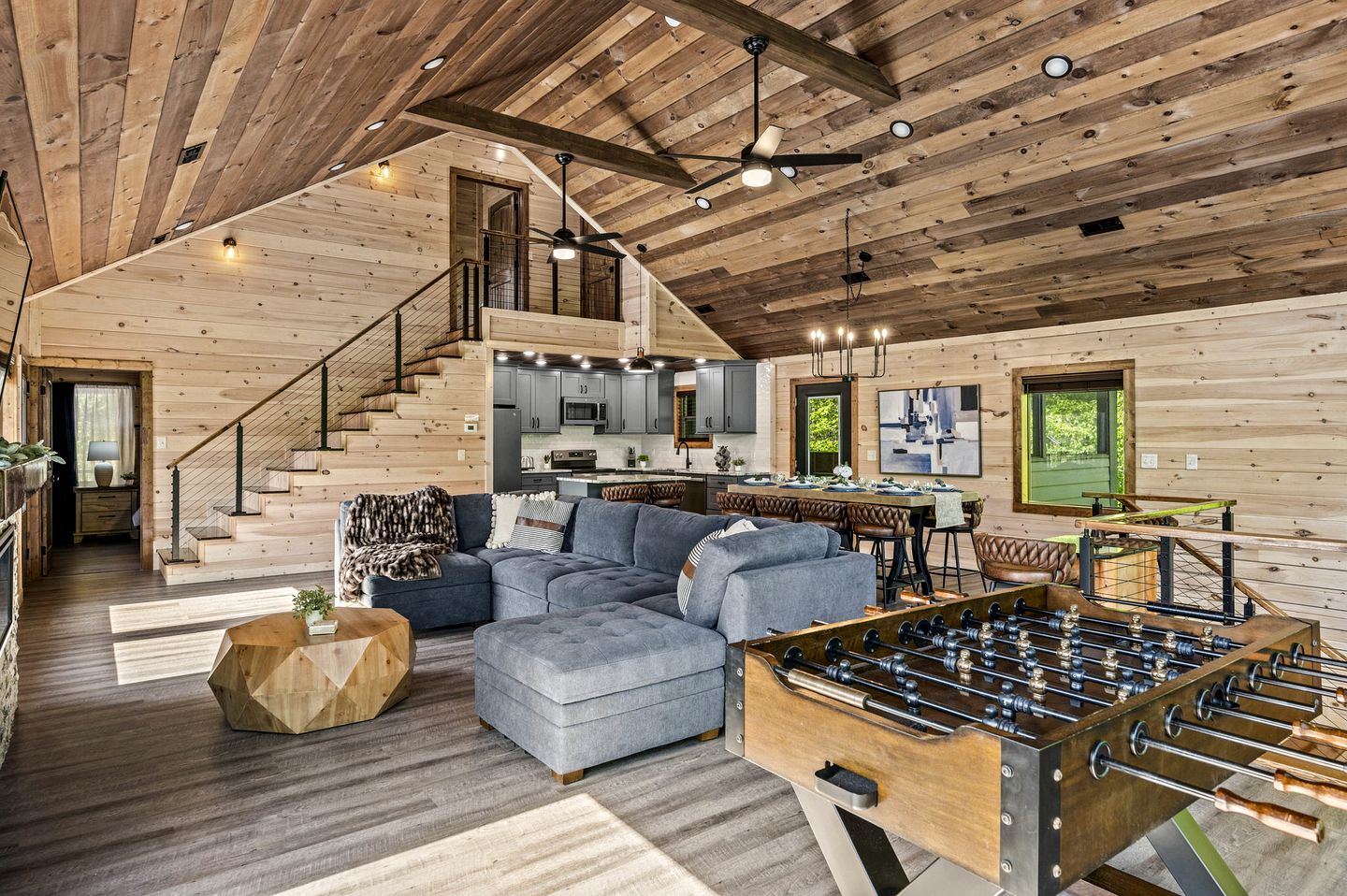 Luxurious Cabin in the Mountains with Game Room in Sevierville, Tennessee