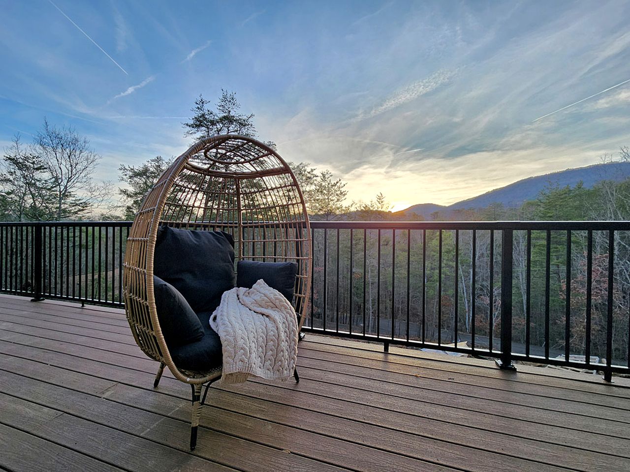 Luxurious Cabin in the Mountains with Game Room in Sevierville, Tennessee