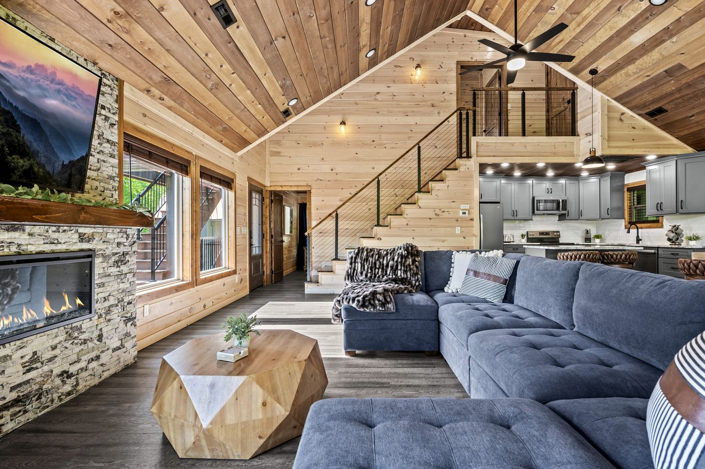 Luxurious Cabin in the Mountains with Game Room in Sevierville, Tennessee
