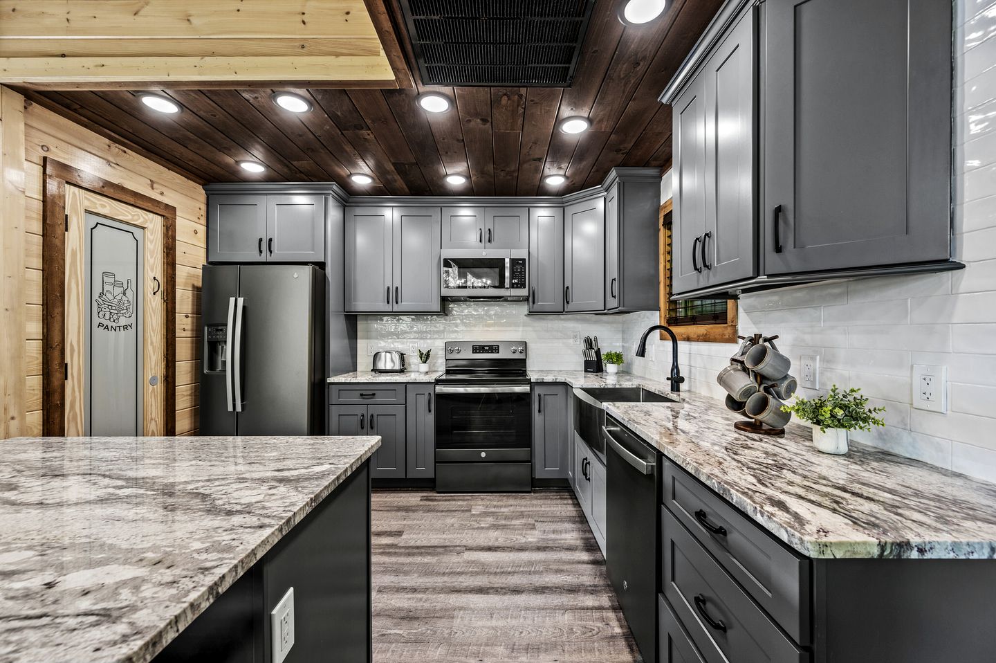 Luxurious Cabin in the Mountains with Game Room in Sevierville, Tennessee
