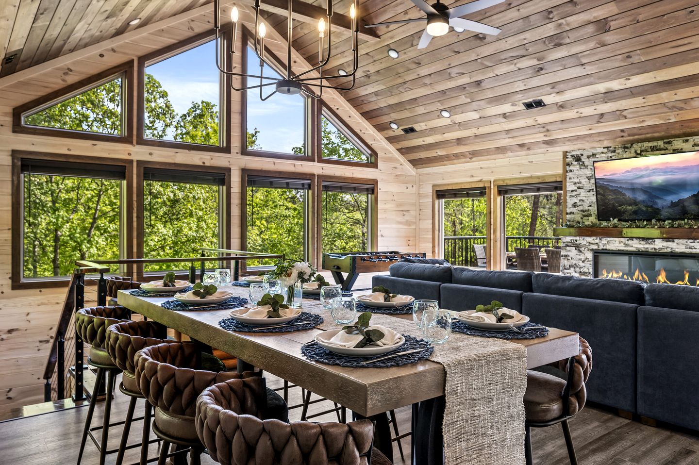 Luxurious Cabin in the Mountains with Game Room in Sevierville, Tennessee
