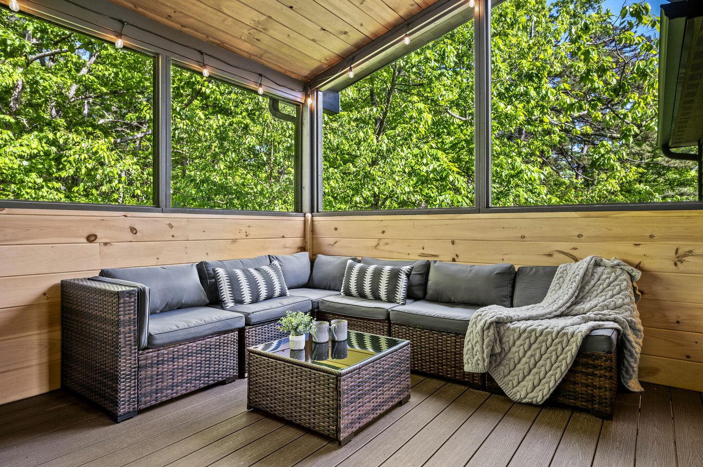 Luxurious Cabin in the Mountains with Game Room in Sevierville, Tennessee