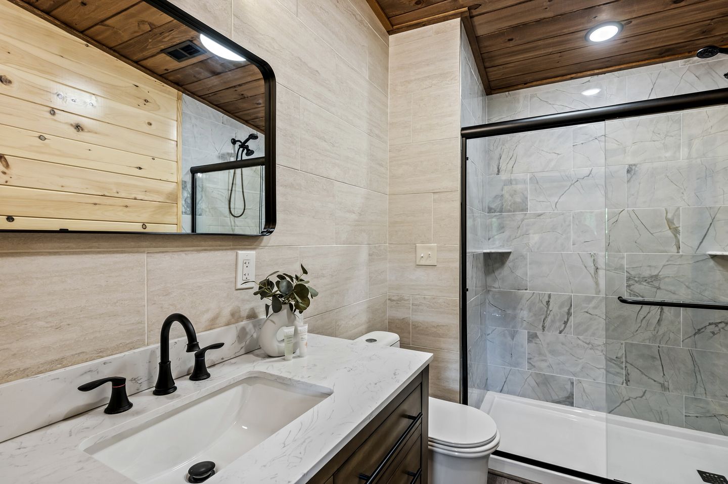 Luxurious Cabin in the Mountains with Game Room in Sevierville, Tennessee