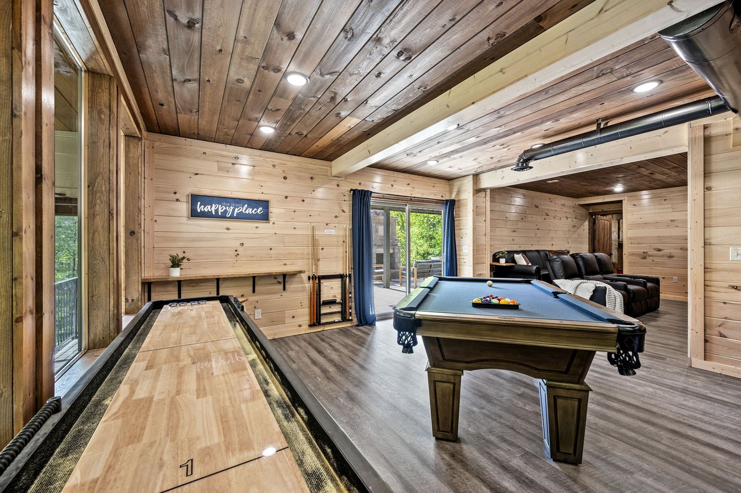 Luxurious Cabin in the Mountains with Game Room in Sevierville, Tennessee