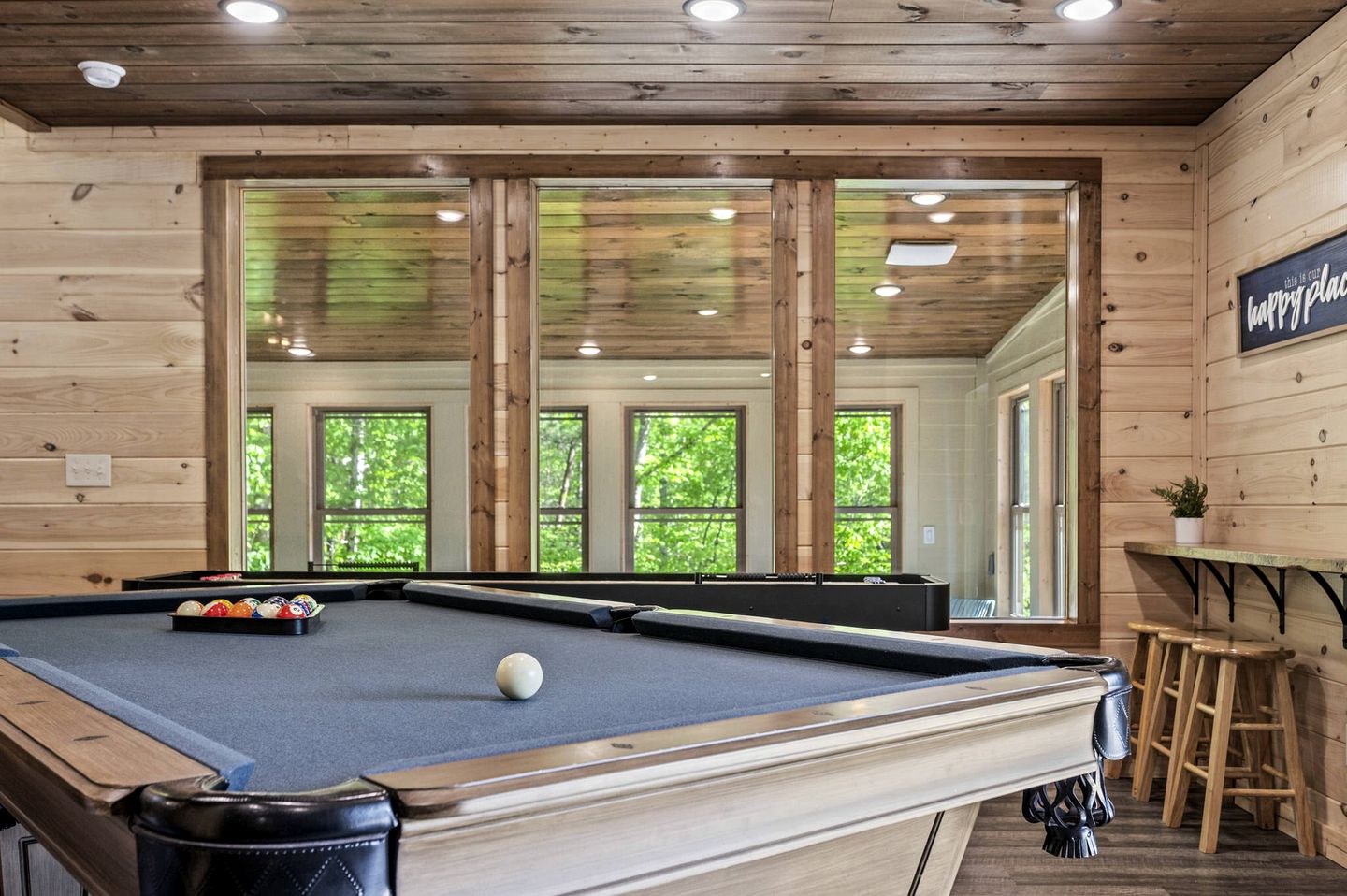 Luxurious Cabin in the Mountains with Game Room in Sevierville, Tennessee