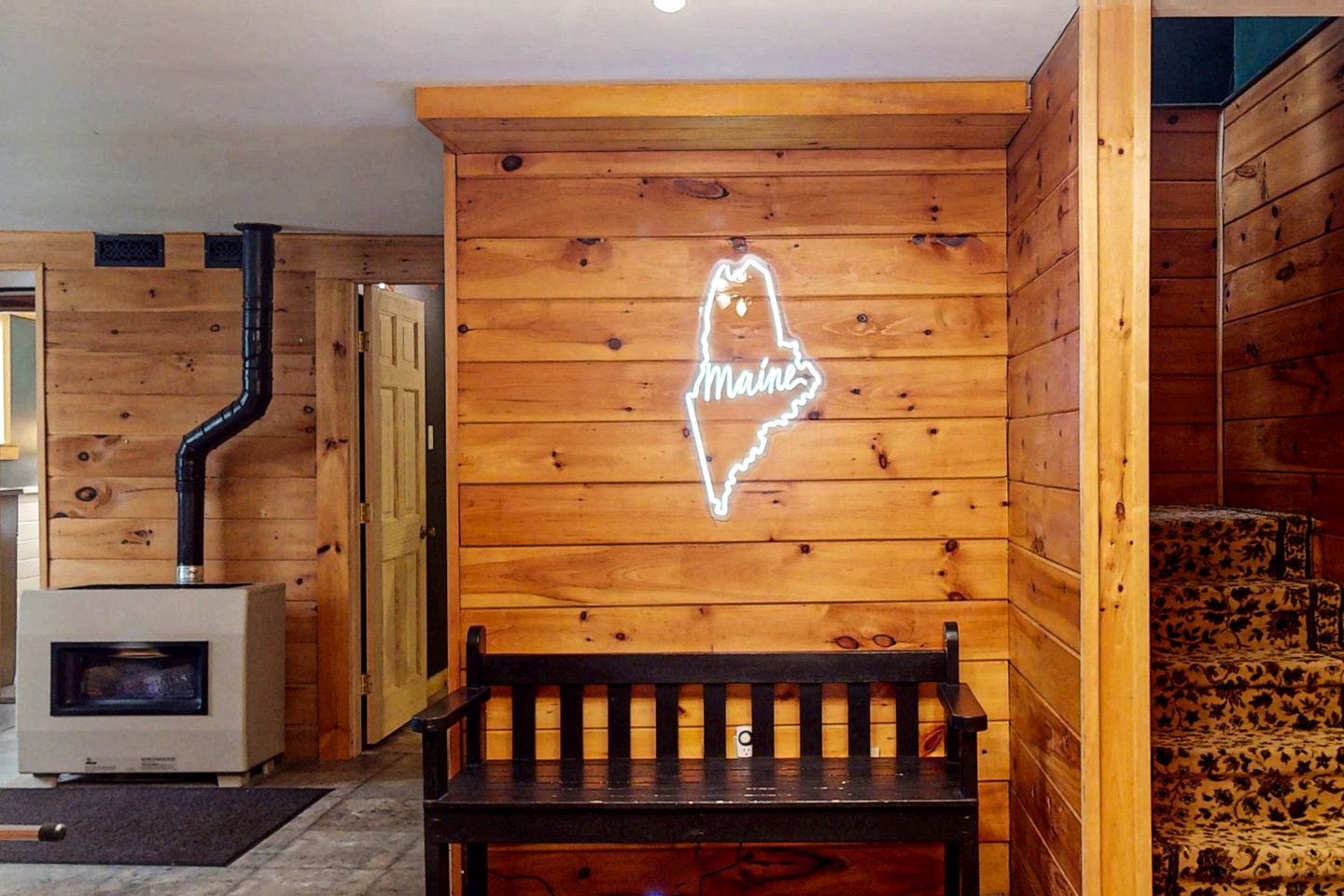 Spellbinding Secluded Cabin Oasis Near Moosehead Lake, Maine