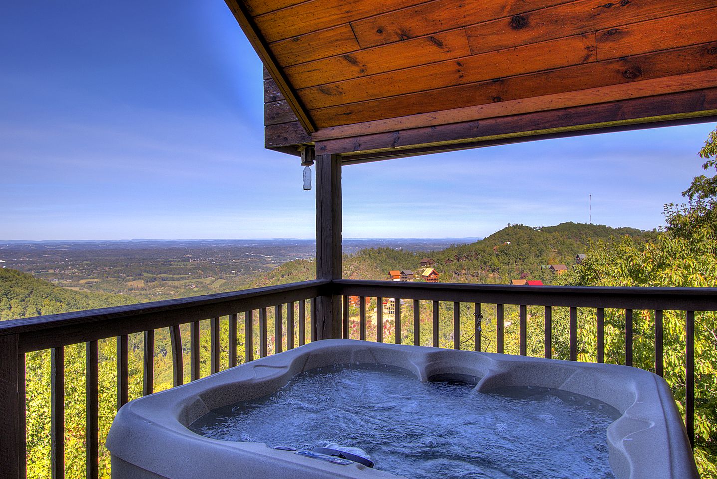 Stunning Mountain View Cabin with Hot Tub & Game Room near Pigeon Forge, Sevierville TN