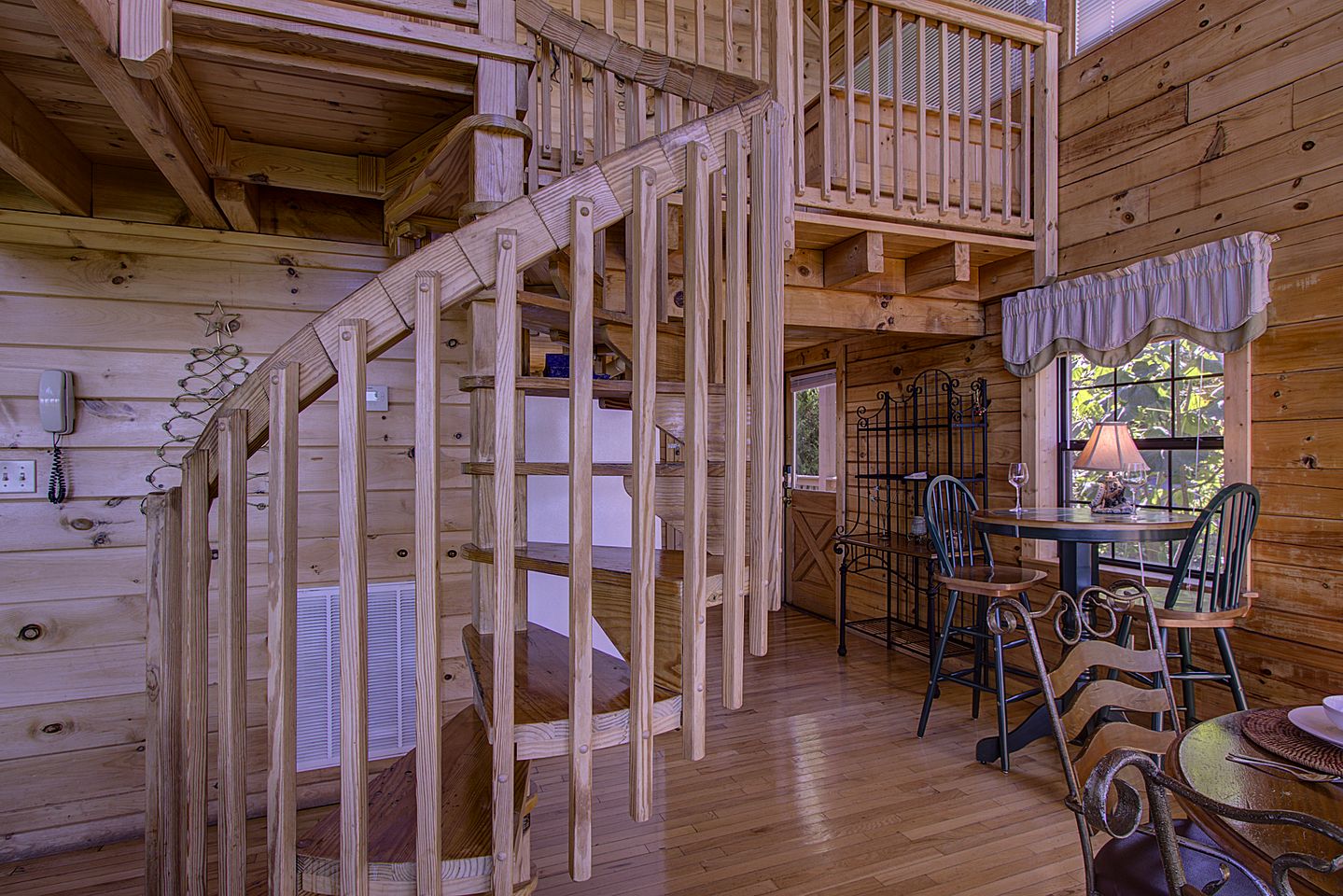 Stunning Mountain View Cabin with Hot Tub & Game Room near Pigeon Forge, Sevierville TN