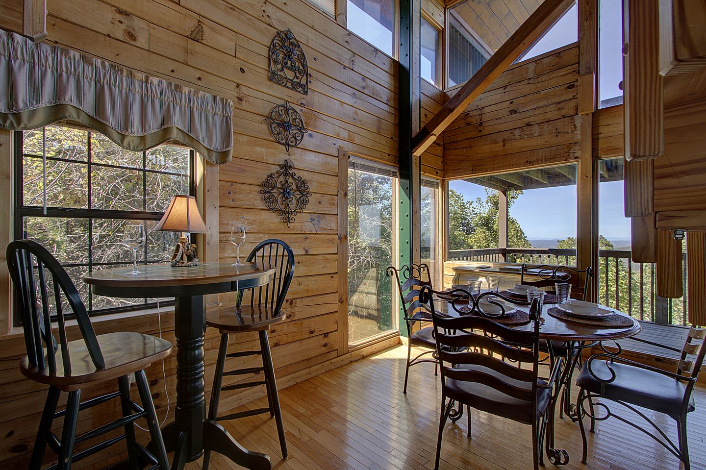 Stunning Mountain View Cabin with Hot Tub & Game Room near Pigeon Forge, Sevierville TN