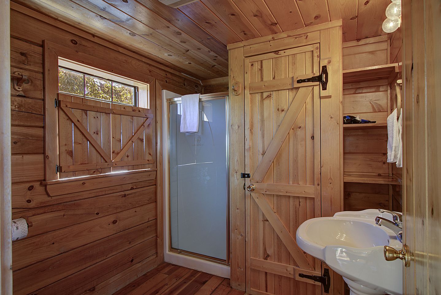 Stunning Mountain View Cabin with Hot Tub & Game Room near Pigeon Forge, Sevierville TN