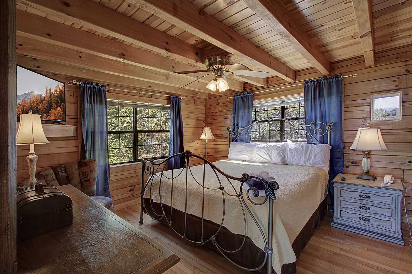 Stunning Mountain View Cabin with Hot Tub & Game Room near Pigeon Forge, Sevierville TN