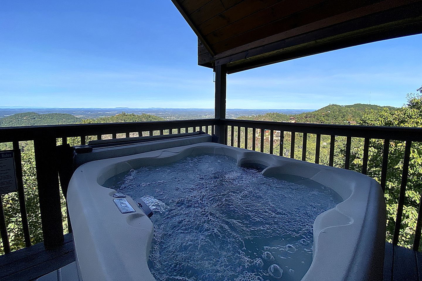 Stunning Mountain View Cabin with Hot Tub & Game Room near Pigeon Forge, Sevierville TN