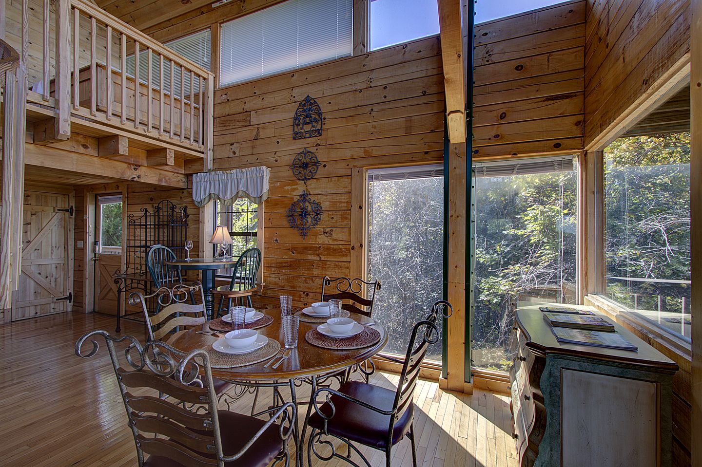 Stunning Mountain View Cabin with Hot Tub & Game Room near Pigeon Forge, Sevierville TN