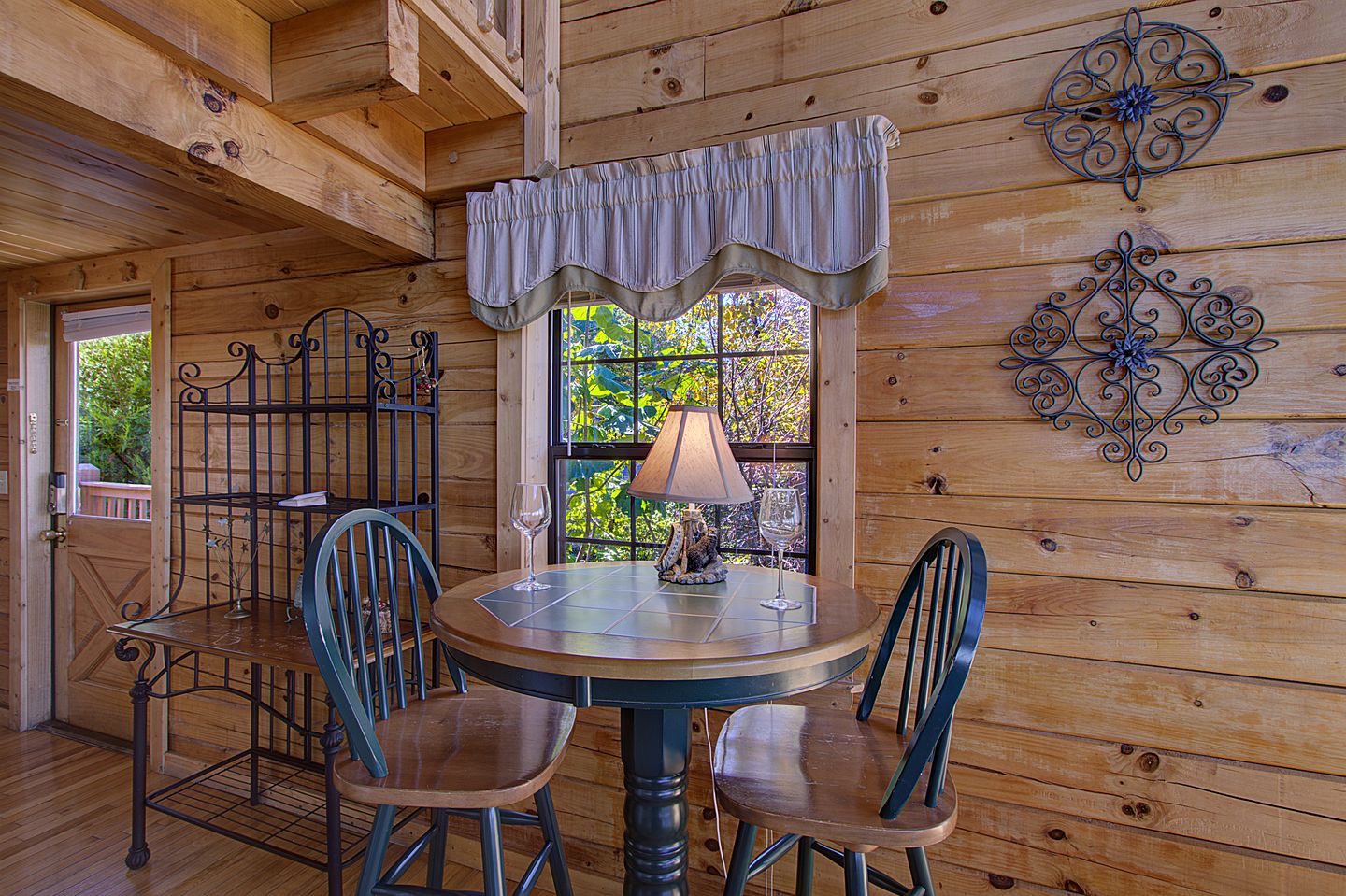 Stunning Mountain View Cabin with Hot Tub & Game Room near Pigeon Forge, Sevierville TN