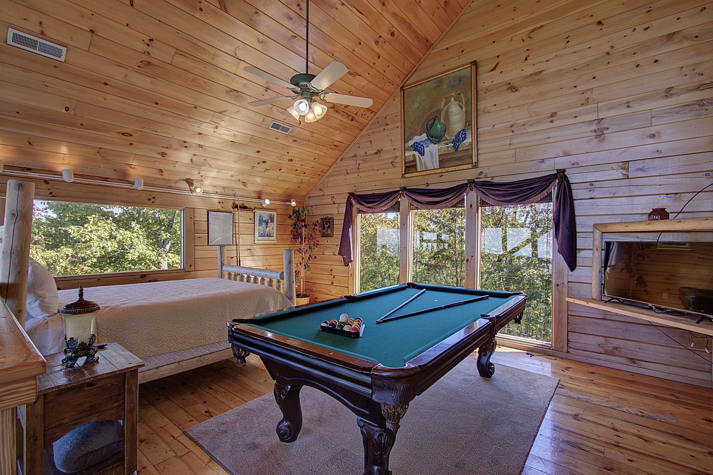 Stunning Mountain View Cabin with Hot Tub & Game Room near Pigeon Forge, Sevierville TN