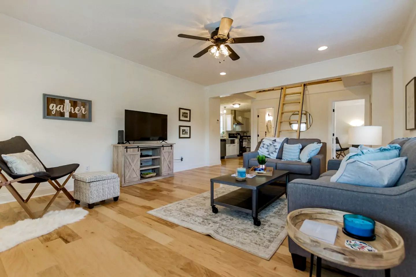 Modern, Rustic Farmhouse Vacation Rental with a Deck in Clarksville, Tennessee