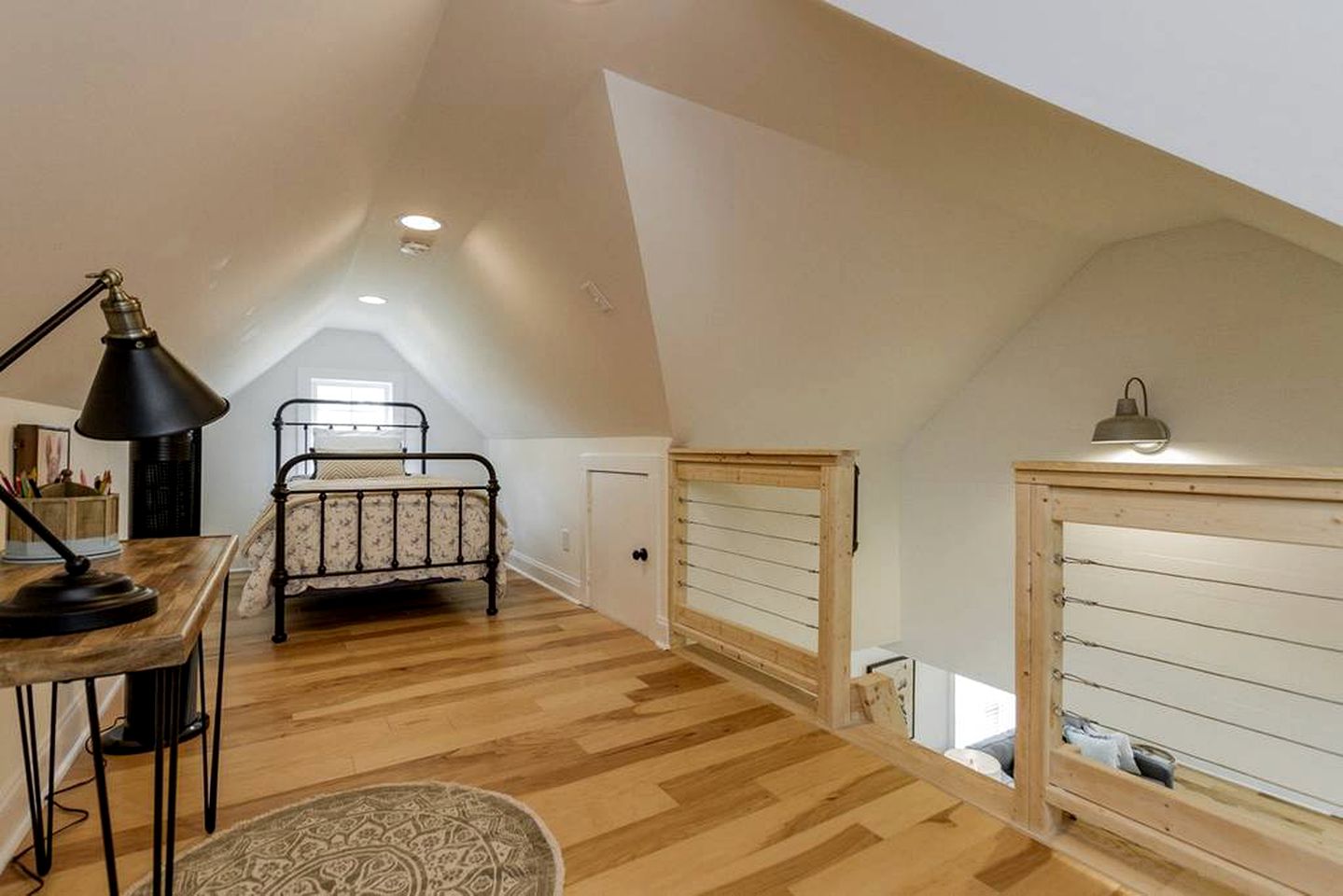 Modern, Rustic Farmhouse Vacation Rental with a Deck in Clarksville, Tennessee