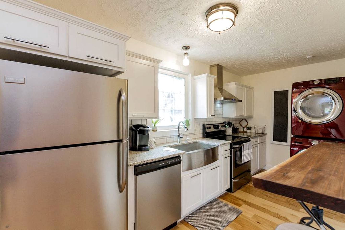 Modern, Rustic Farmhouse Vacation Rental with a Deck in Clarksville, Tennessee