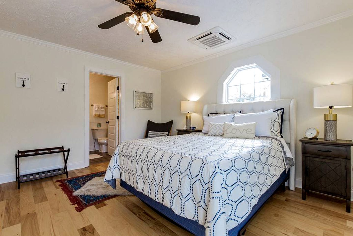 Modern, Rustic Farmhouse Vacation Rental with a Deck in Clarksville, Tennessee