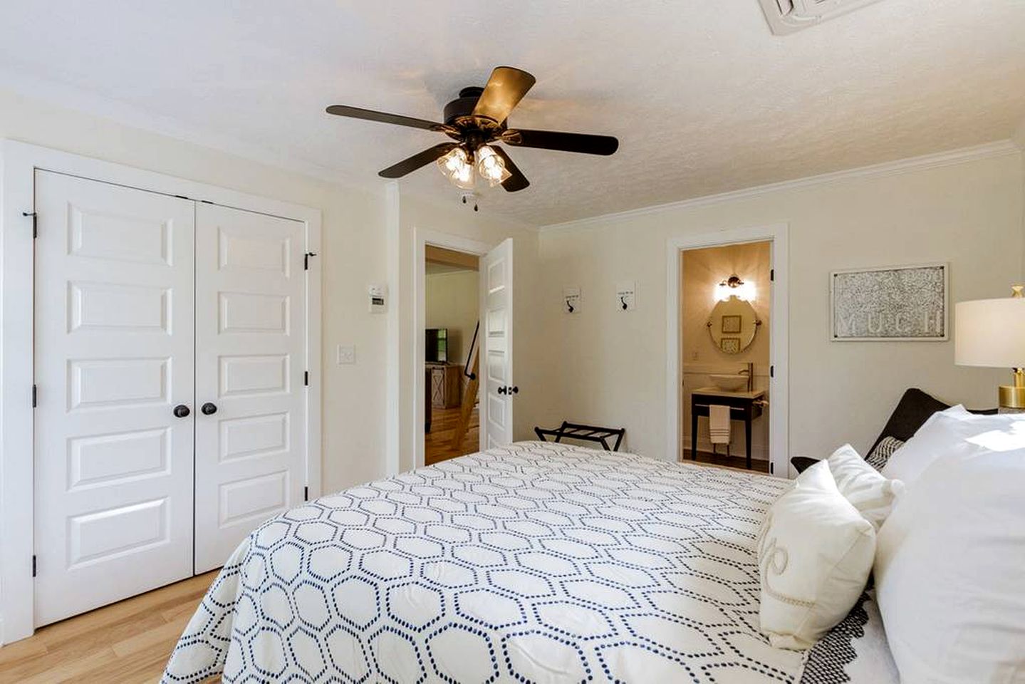 Modern, Rustic Farmhouse Vacation Rental with a Deck in Clarksville, Tennessee