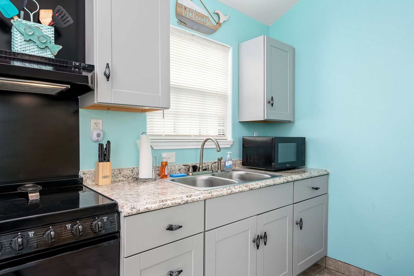 Equipped Cabin Perfect for Small Groups or Families in Rockport, Texas