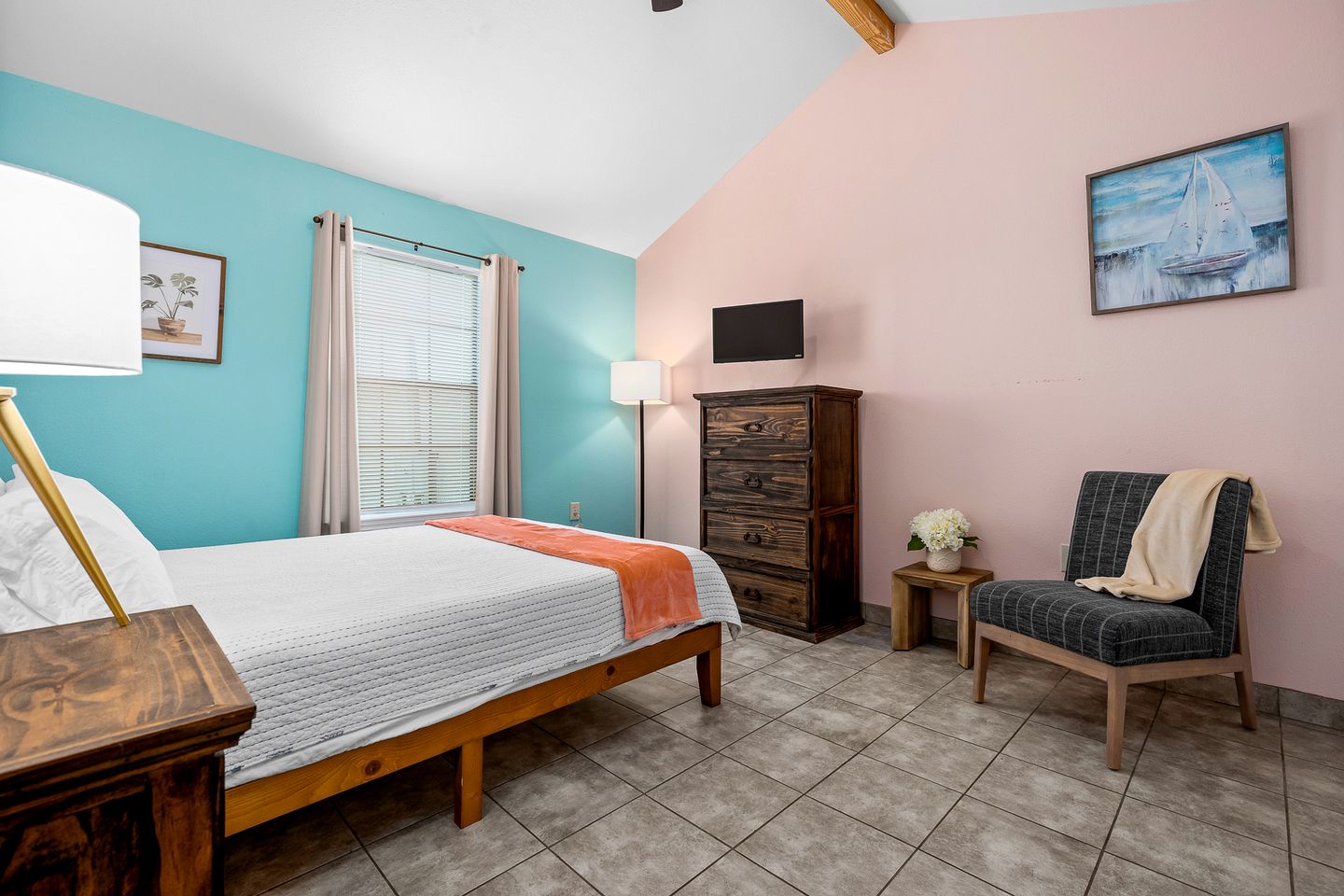 Equipped Cabin Perfect for Small Groups or Families in Rockport, Texas