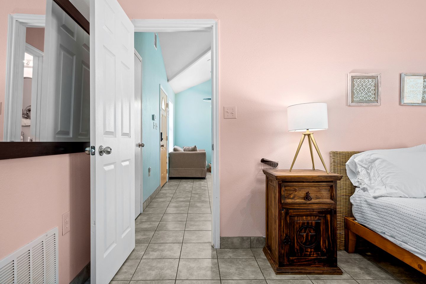 Equipped Cabin Perfect for Small Groups or Families in Rockport, Texas