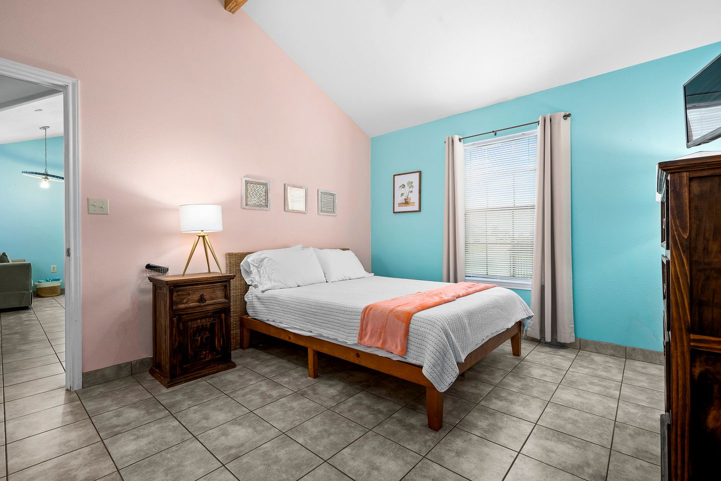 Equipped Cabin Perfect for Small Groups or Families in Rockport, Texas