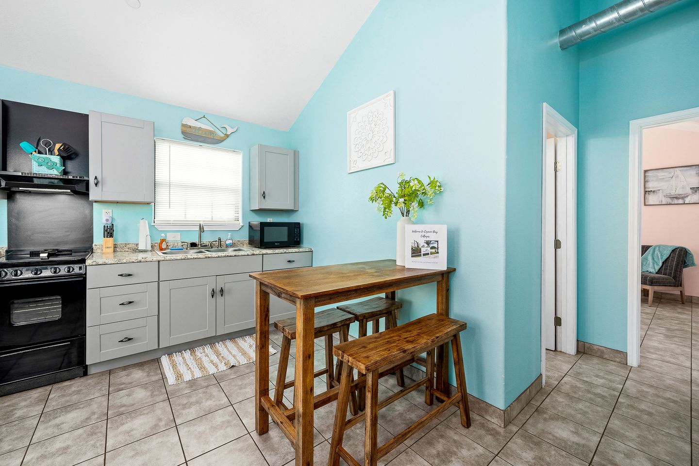 Equipped Cabin Perfect for Small Groups or Families in Rockport, Texas