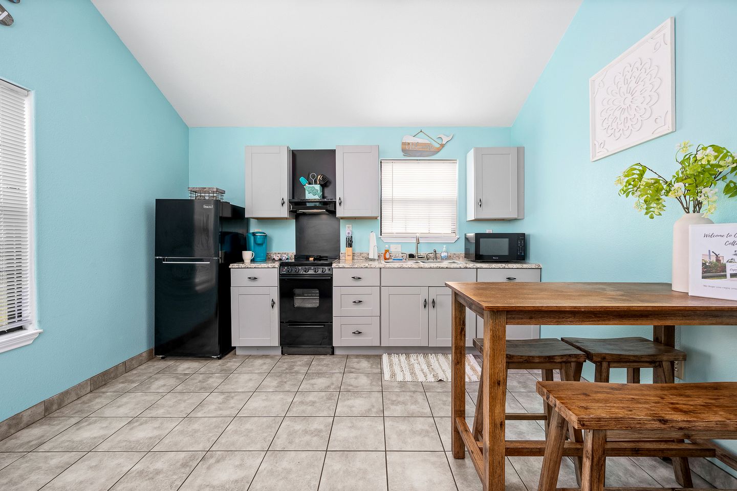 Equipped Cabin Perfect for Small Groups or Families in Rockport, Texas