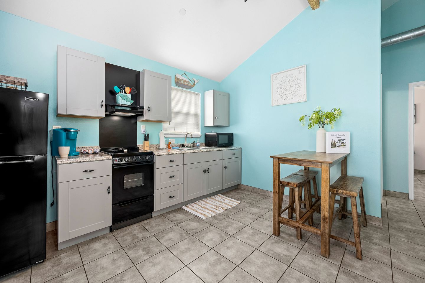 Equipped Cabin Perfect for Small Groups or Families in Rockport, Texas
