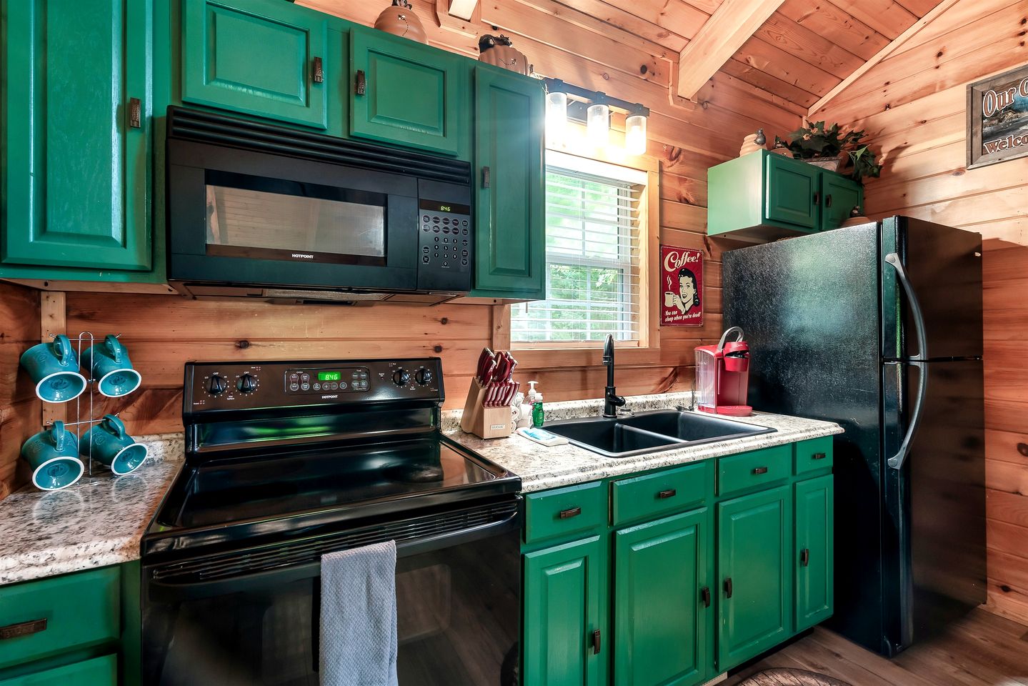 Cozy Cabin Close to Amazing Activities in Gatlinburg, Tennessee