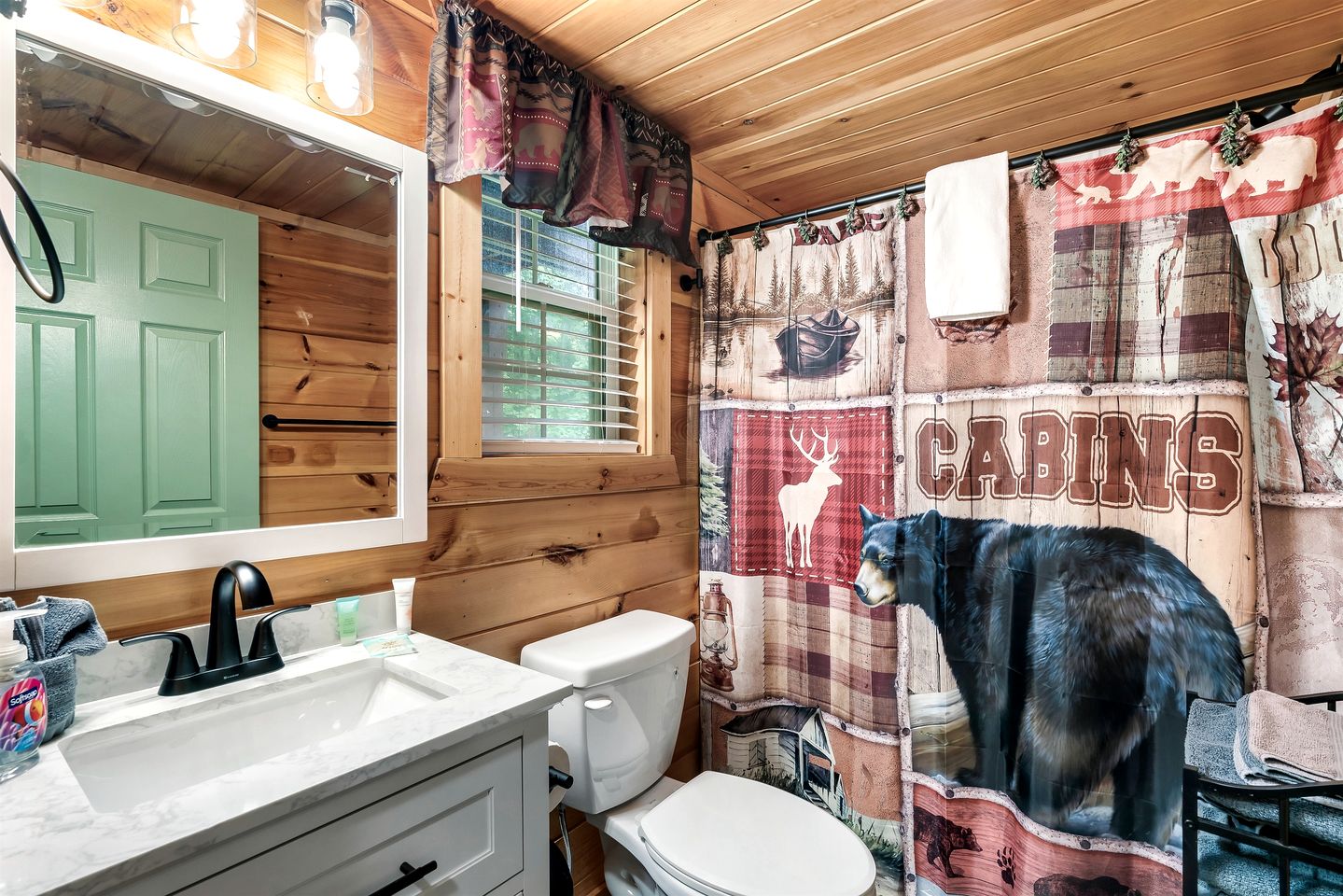 Cozy Cabin Close to Amazing Activities in Gatlinburg, Tennessee