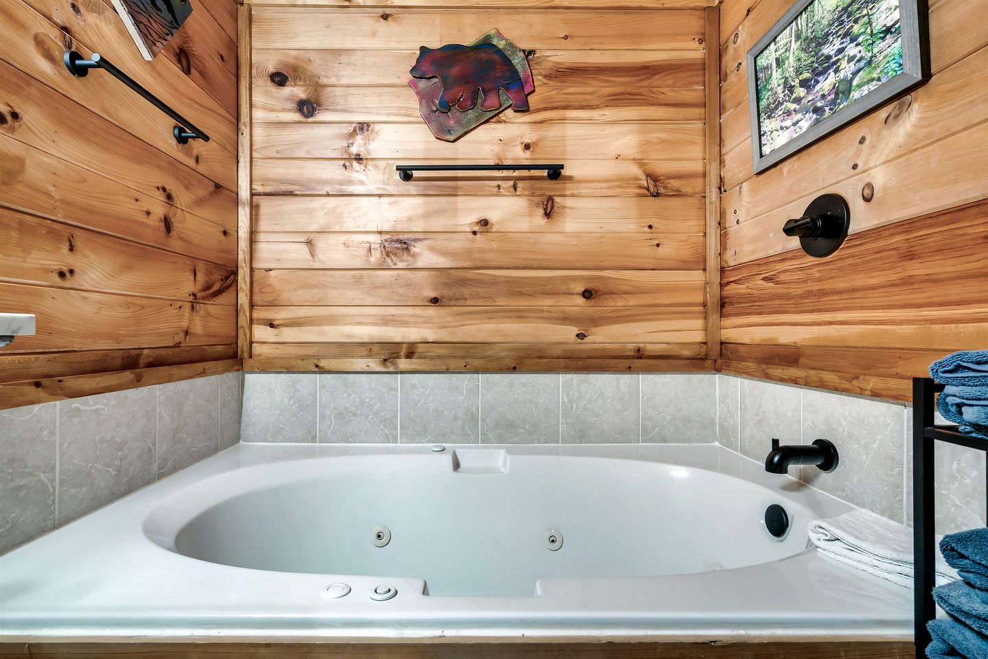 Cozy Cabin Close to Amazing Activities in Gatlinburg, Tennessee