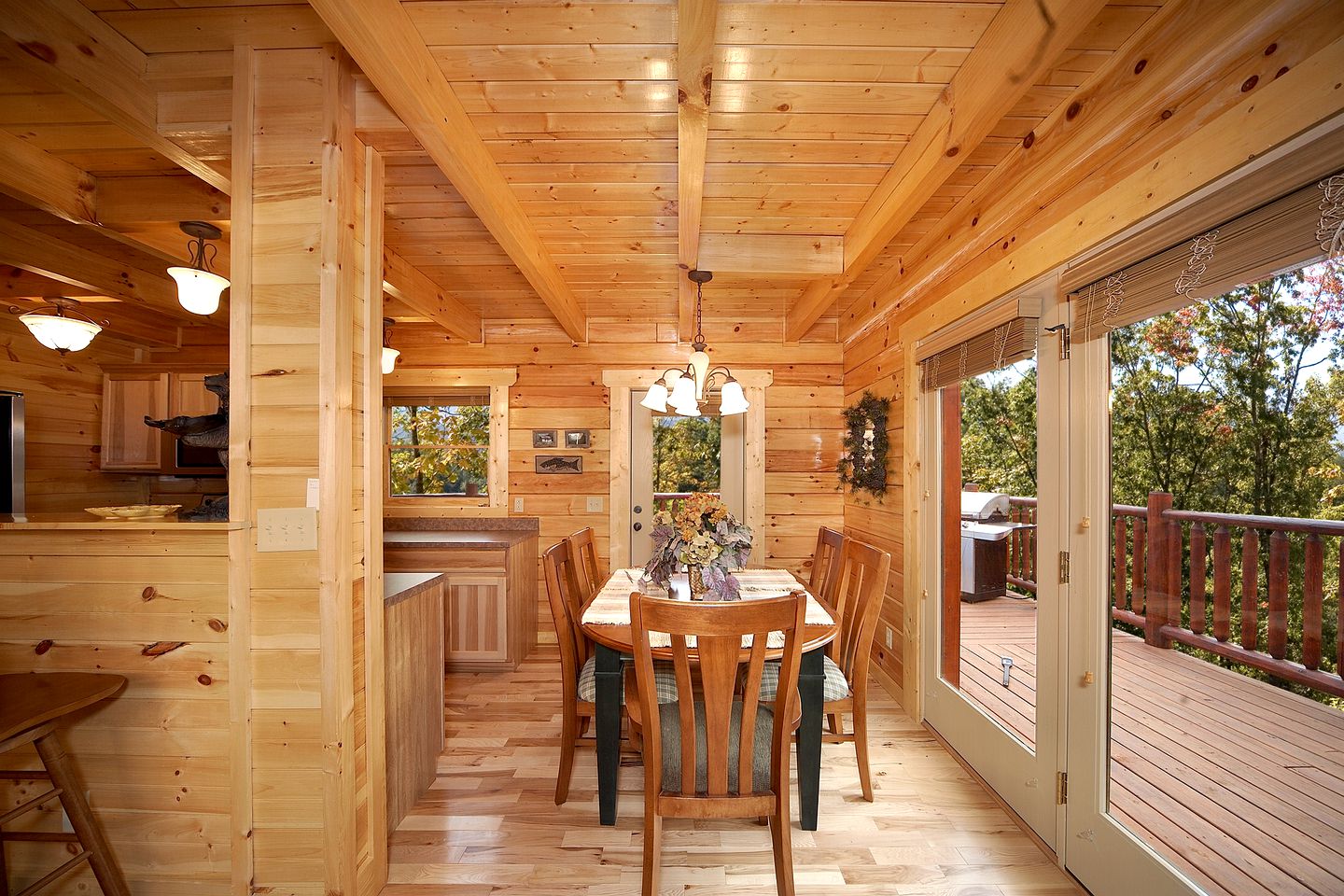 Luxury Cabin Getaway Ideal for the Whole Family in Gatlinburg, East Tennessee