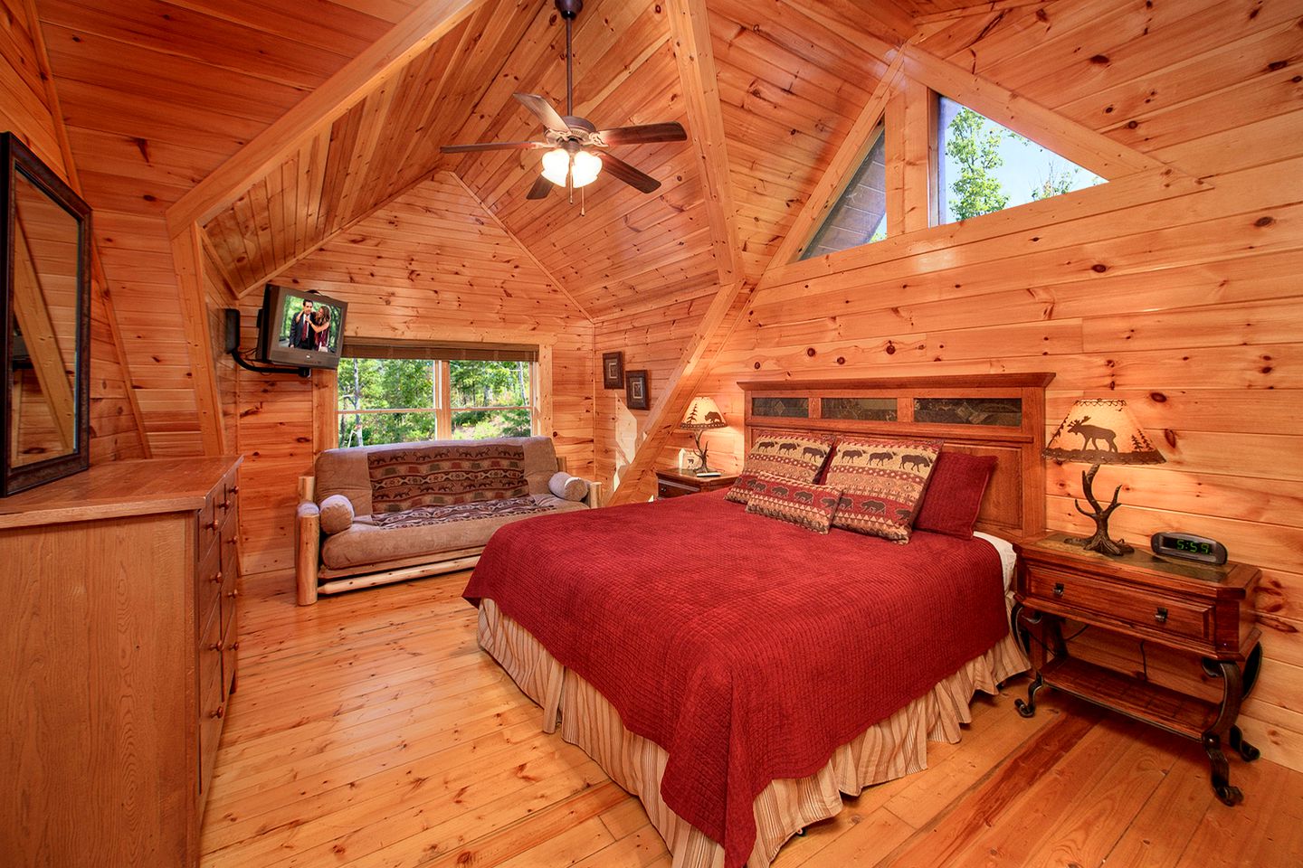 Luxury Cabin Getaway Ideal for the Whole Family in Gatlinburg, East Tennessee