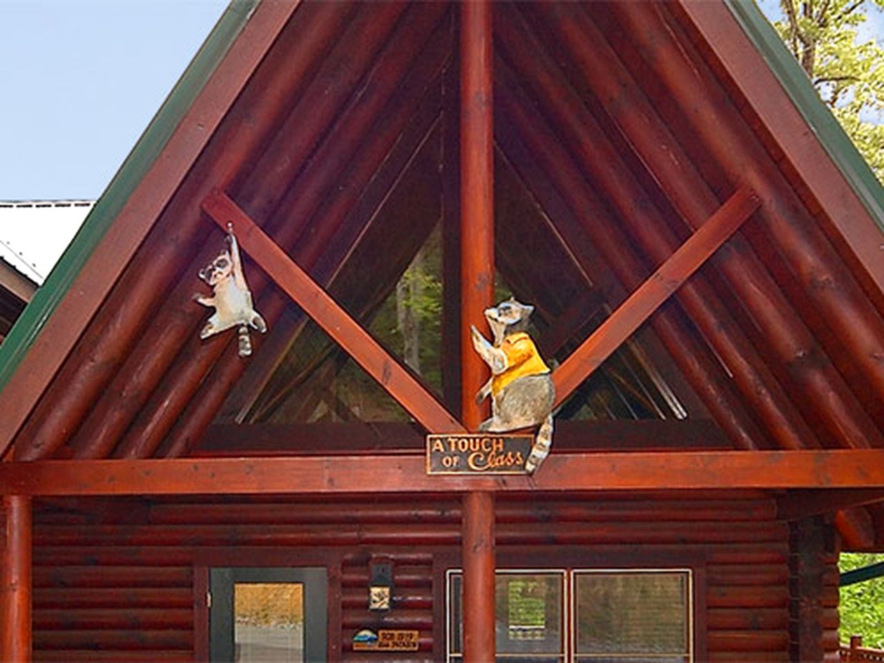 Luxury Cabin Getaway Ideal for the Whole Family in Gatlinburg, East Tennessee