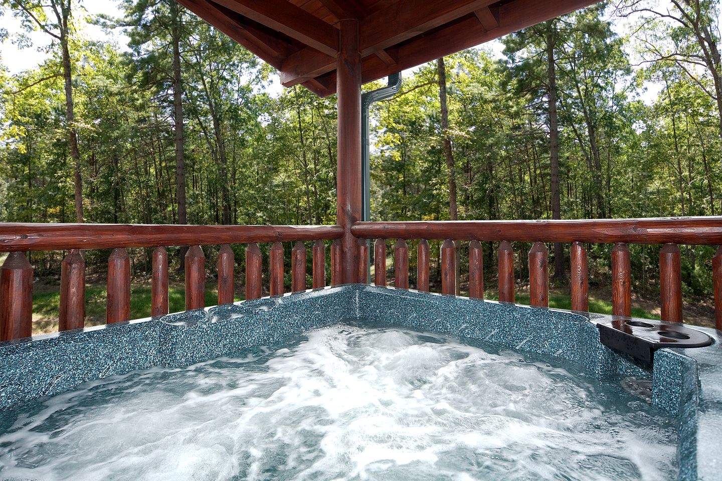 Luxury Cabin Getaway Ideal for the Whole Family in Gatlinburg, East Tennessee