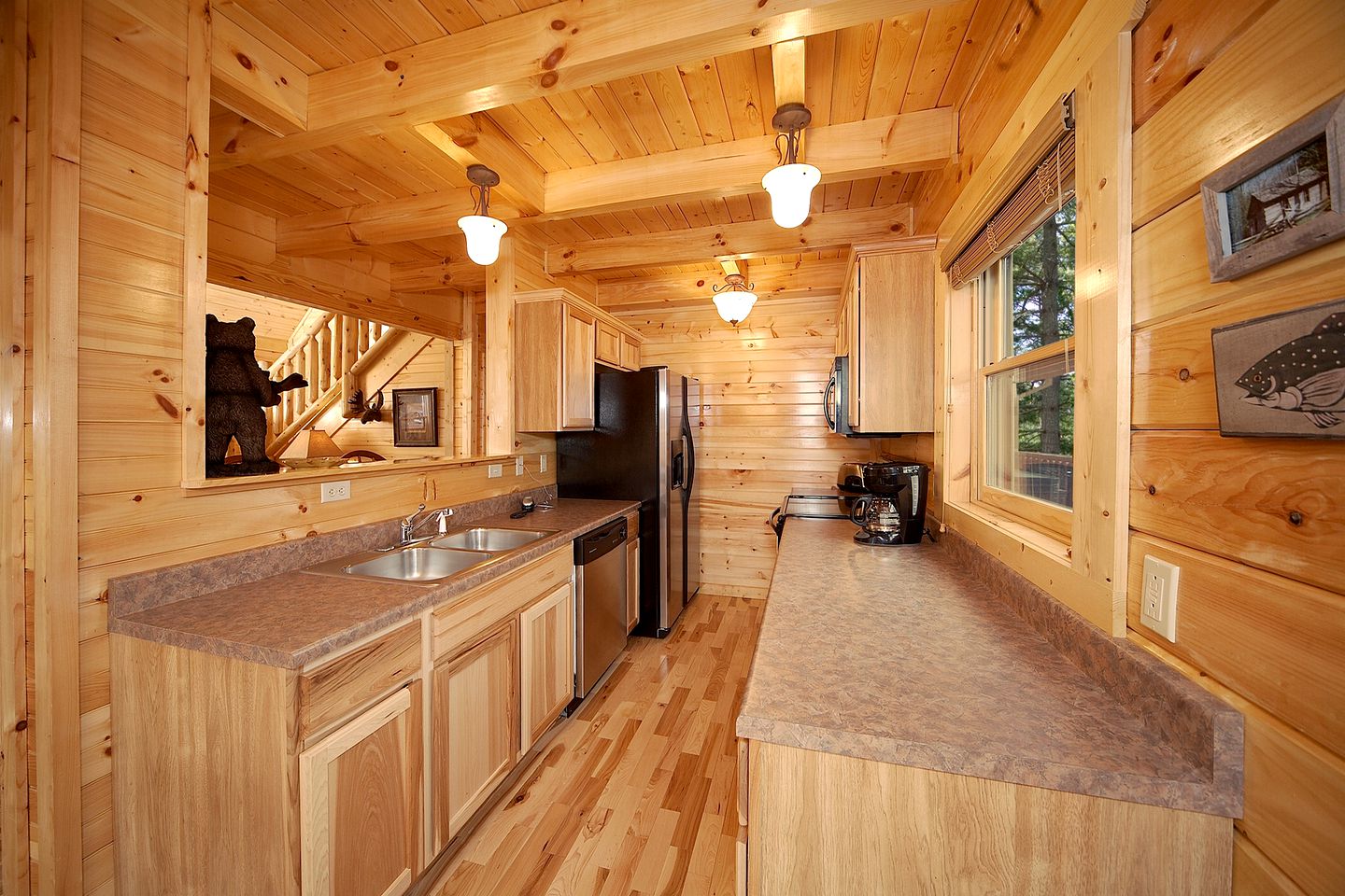 Luxury Cabin Getaway Ideal for the Whole Family in Gatlinburg, East Tennessee