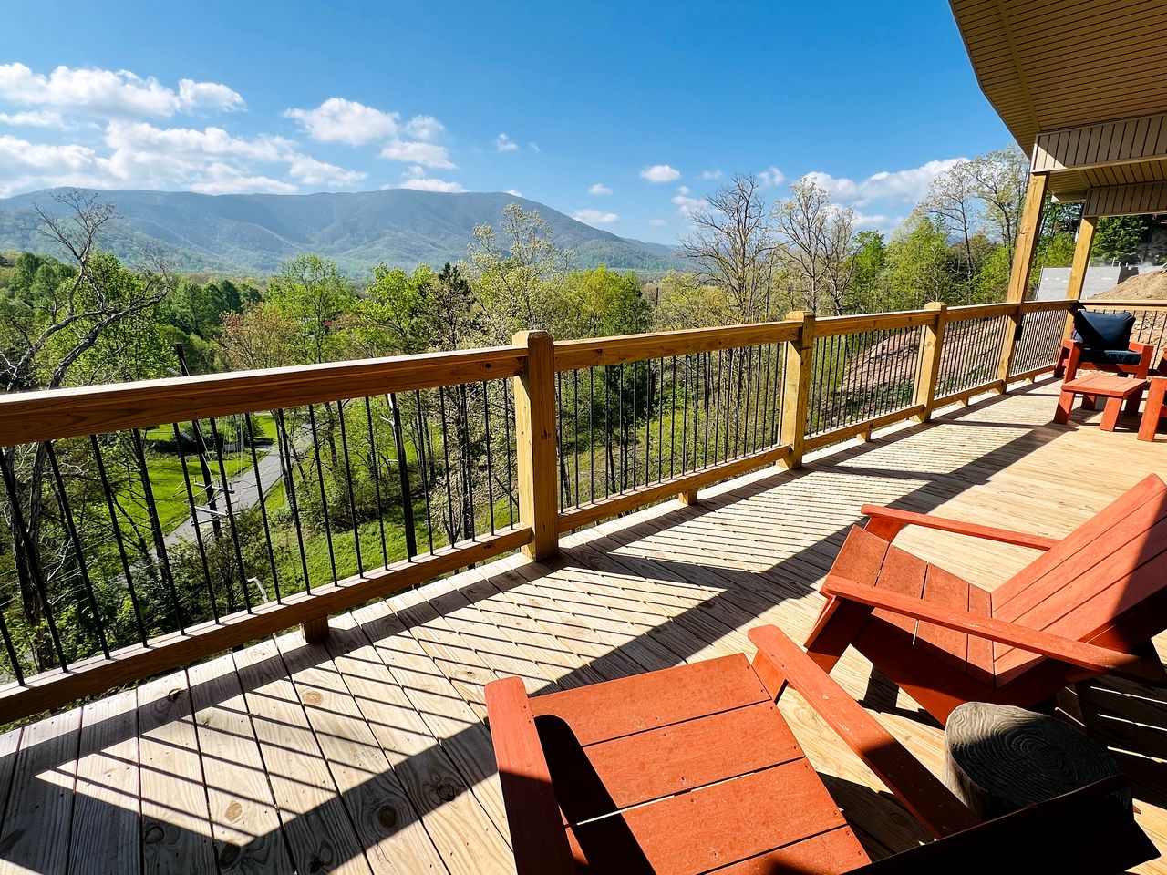 Delightful Log Cabin with Hot Tub, Pool Table, and Smoky Mountain Views in Sevierville, Tennessee