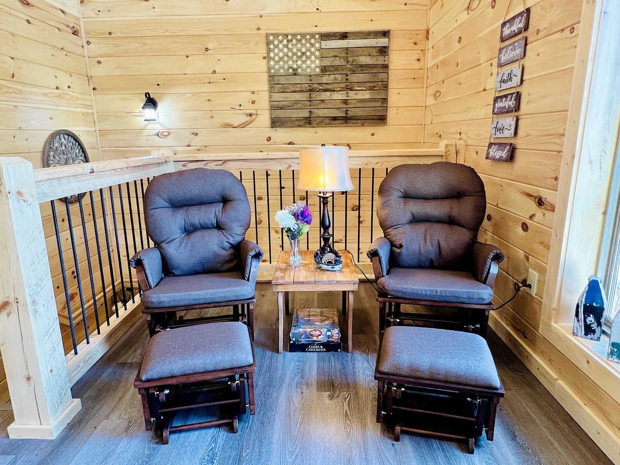 Delightful Log Cabin with Hot Tub, Pool Table, and Smoky Mountain Views in Sevierville, Tennessee