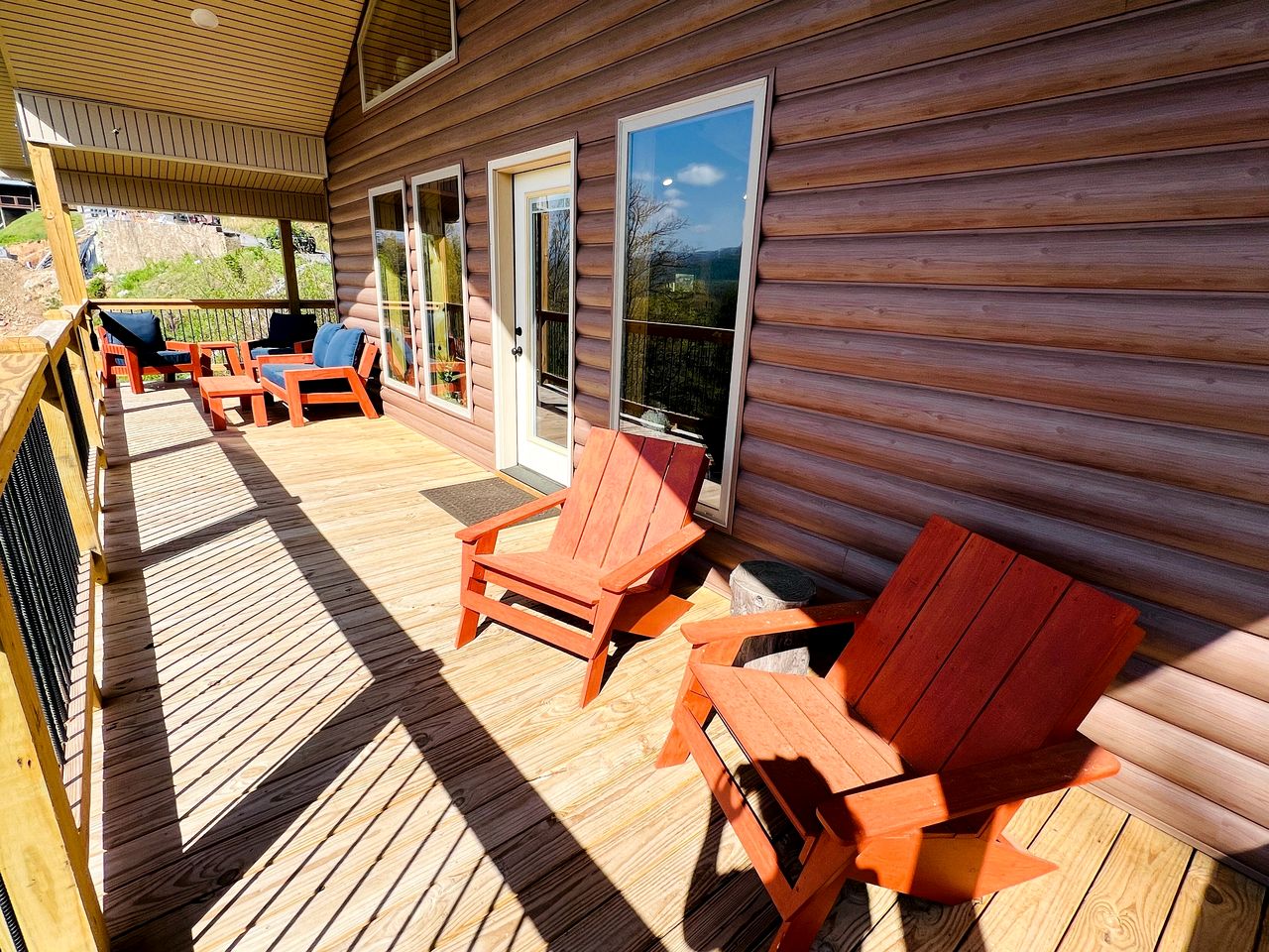 Delightful Log Cabin with Hot Tub, Pool Table, and Smoky Mountain Views in Sevierville, Tennessee
