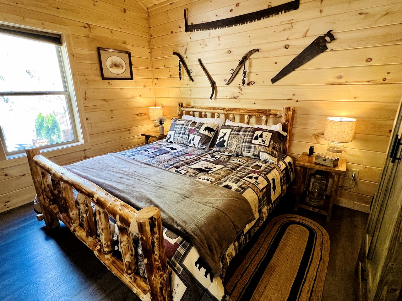 Delightful Log Cabin with Hot Tub, Pool Table, and Smoky Mountain Views in Sevierville, Tennessee