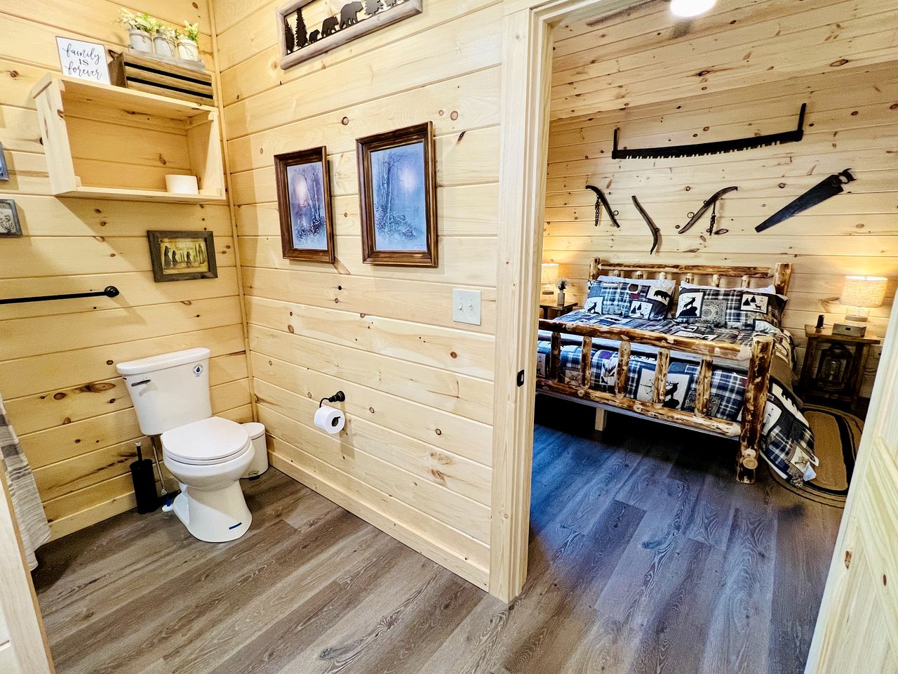 Delightful Log Cabin with Hot Tub, Pool Table, and Smoky Mountain Views in Sevierville, Tennessee